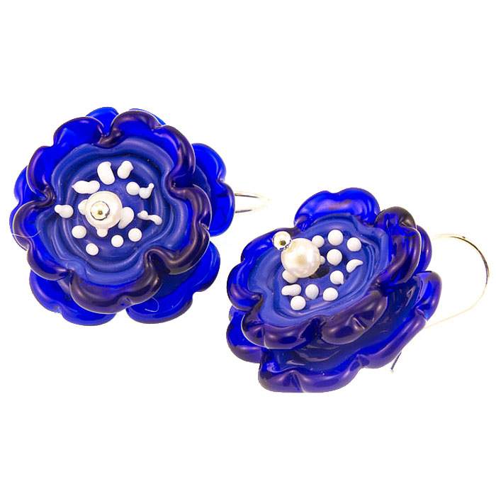 Серьги Карамель в цвету (Lampwork) Ручная авторская работа. ER0039ER0039 Серьги Карамель в цвету (Lampwork) Ручная авторская работа. ER0039ER0039Диаметр цветка 2,3 см. Материал: Стекло, металлическая фурнитура. Авторская работа. Автор Ольга Букина. Оригинальные серьги, изготовленные вручную в виде цветов из стекла, позволят вам с легкостью воплотить самую смелую фантазию и создать собственный, неповторимый образ. Красивое и необычное украшение блестяще подчеркнет изящество, женственность и красоту своей обладательницы и поможет внести разнообразие в привычный образ.