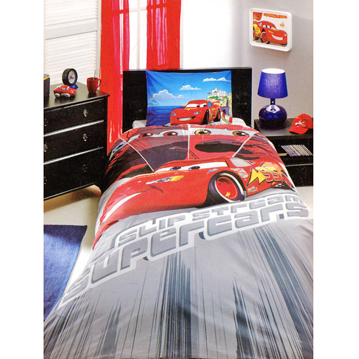 Постельное белье Cars Face Movie (1,5 спальный детский КПБ, ранфорс, наволочка 50х70), цвет: красный7012B-8800003418 Постельное белье Cars Face Movie (1,5 спальный детский КПБ, ранфорс, наволочка 50х70), цвет: красный7012B-8800003418Комплект детского постельного белья Cars Face Movie, изготовленный из натурального хлопка, подарит вашему ребенку встречу с любимым героем полюбившегося мультфильма и порадует яркостью и красочностью дизайна. Комплект состоит из пододеяльника, простыни и наволочки. Комплект постельного белья Cars Face Movie осуществит заветную мечту ребенка окунуться в волшебный мир сказок, а любимые персонажи создадут атмосферу уюта для вашего малыша.