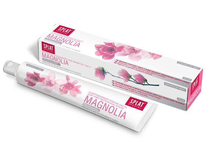Splat Зубная паста Magnolia, 75 млМГ-164 Splat Зубная паста Magnolia, 75 млМГ-164Зубная паста Splat Magnolia предназначена специально для защиты и бережного осветления чувствительных зубов, эффективно предотвращает образование налета и зубного камня, надолго сохраняет свежесть дыхания. Неповторимое сочетание нежных цветочных нот превращает эту зубную пасту в настоящее произведение искусства. Порошок золотистого жемчуга с берегов Венесуэлы, экстракты цветов нима, алоэ вера и листьев базилика священного придают пасте изысканный розовый оттенок. Низкоабразивная осветляющая зубная паста для ежедневного использования эффективно заботится о чистоте чувствительных зубов. Благодаря свойствам природной аминокислоты, входящей в ее состав, паста обладает усиленными отбеливающими свойствами и с легкостью удаляет окрашивающие вещества с поверхности эмали.