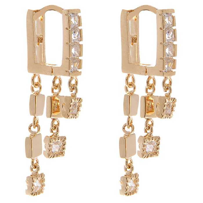 Серьги Lovely, цвет: золотистый. S10366S10366 Серьги Lovely, цвет: золотистый. S10366S10366Оригинальные серьги Lovely, выполненные избижутерного сплава золотистого цвета, декорированы подвесками с цирконами. Серьги застегиваются французский замок. Такие серьги позволят вам с легкостью воплотить самую смелую фантазию и создать собственный, неповторимый образ. Серьги упакованы в бархатный мешочек. Характеристики: Материал: бижутерный сплав, цирконы. Общая высота серьги: 3,2 см. Артикул: S10366.