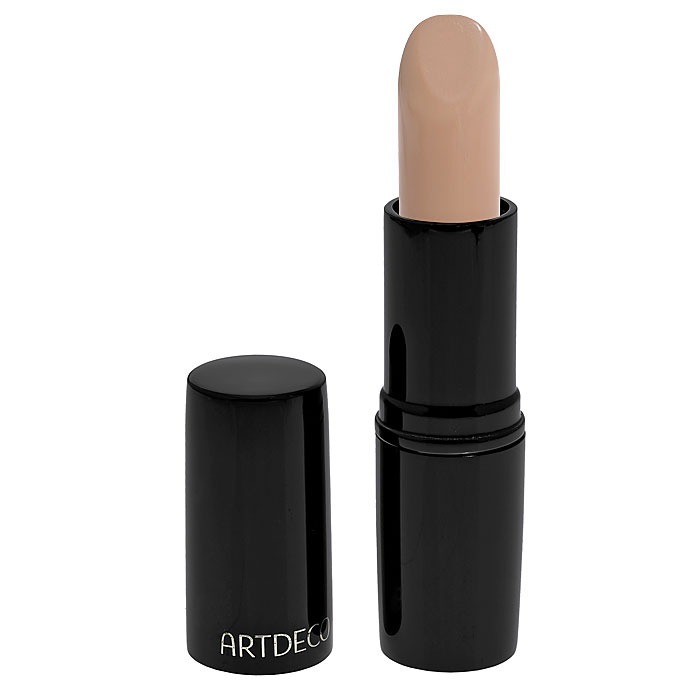 Artdeco Маскирующий стик Perfect Stick, тон №1; 4 г495.1 Artdeco Маскирующий стик Perfect Stick, тон №1; 4 г495.1Механический маскирующий стик Artdeco Perfect Stick с маслом чайного дерева легко справляется с самыми досадными проблемами на лице! Великолепный маскирующий эффект работает в дуэте с антисептическим и противовоспалительным действием. Нежный аромат эфирных масел напоминает вам, что использовать корректор можно везде за исключением области глаз. Экстракт зеленого чая и ромашки, фарнезол и масло чайного дерева - настоящая аптека здоровья в маленьком флаконе Perfect Stick! Профессиональные советы: чтобы скрыть покраснения, расширенные сосуды или мелкие рубцы, воспользуйтесь зеленым маскирующим карандашом (тон №6). Для маскировки пигментных пятен и синяков идеально подходят оттенки (№3 и №5).
