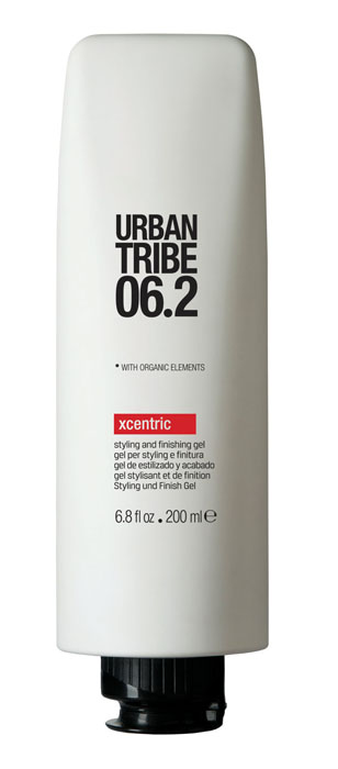 Urban Tribe Гель для волос Xcentric, моделирующий, 200 мл52128 Urban Tribe Гель для волос Xcentric, моделирующий, 200 мл52128Моделирующий гель для волос Urban Tribe Xcentric легко придает форму и фиксирует укладку. Подходит для моделирования прически, завершающих штрихов или создания эффекта мокрых волос. Высокотехнологичный полимер (смола) создает эффект памяти, не оставляя следов на волосах, благодаря эластичности покрывающих веществ. Фиксирующий полимер создает эффект покрытия волос для более длительного сохранения укладки. Витамин Е, антиоксидант. Органические, эко-сертифицированные элементы оказывают увлажняющее, ухаживающее и антиоксидантное действие.