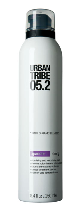 Urban Tribe Пена Xpander для укладки волос и создания объема, сильная фиксация, 250 мл52159 Urban Tribe Пена Xpander для укладки волос и создания объема, сильная фиксация, 250 мл52159Пена Urban Tribe Xpander для укладки волос и создания объема сильной фиксации создает максимальный объем и густоту волос. Подходит для укладки феном или рукой, придает волосам форму, блеск и эластичность. Термозащитные и солнцезащитные компоненты предохраняют волосы. Ухаживающие катионные ингредиенты облегчают расчесывание, не утяжеляя и не накапливаясь на волосах. Фиксирующий полимер создает эффект покрытия волос для более длительного сохранения укладки. Протеин овса укрепляет корковый слой волоса. Витамин Е, антиоксидант. Органические, эко-сертифицированные элементы оказывают увлажняющее, ухаживающее и антиоксидантное действие. Характеристики: Объем: 250 мл. Производитель: Италия. Товар сертифицирован.