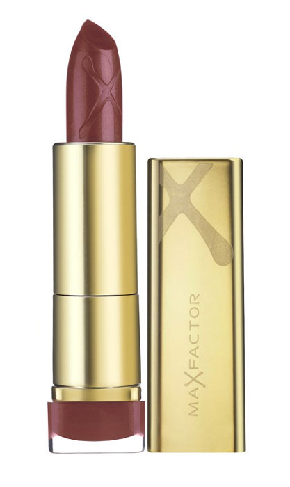 Max Factor Помада для губ Colour Elixir, тон №894 (Raisin), 3,5 г81279045 Max Factor Помада для губ Colour Elixir, тон №894 (Raisin), 3,5 г81279045Color Elixir - это инновационная губная помада от Max Factor. Секрет помады в том, что она на 60% состоит из уникального комплекса Elixir - масло ши, авокадо, алое, белый чай - эта формула увлажняет губы, делает кожу гладкой и дарит комфорт вашим губам. В составе присутствует витамин E, который разглаживает кожу губ и нежно ухаживает за ними. Палитра оттенков очень разнообразна - розовые, лиловые, красные, коричневые. Вы можете подобрать именно тот цвет, который гармонирует с вашим макияжем или стилем одежды.Эффект от использования губной помады Color Elixir - разглаженные, увлажненные, ухоженые красивые губки. Помада Color Elixir от Макс Фактор идеально наносится и стойко держится, даря ощущение шелка на губах. Помада упакована в роскошный золотой футляр. Рекомендуется использовать вместе с карандашом для губ Elixir Lip Liner, который идеально подходит для макияжа губ в сочетании с помадой Color Elixir. Также в своем макияже Вы можете использовать инновационный анти-возрастной...