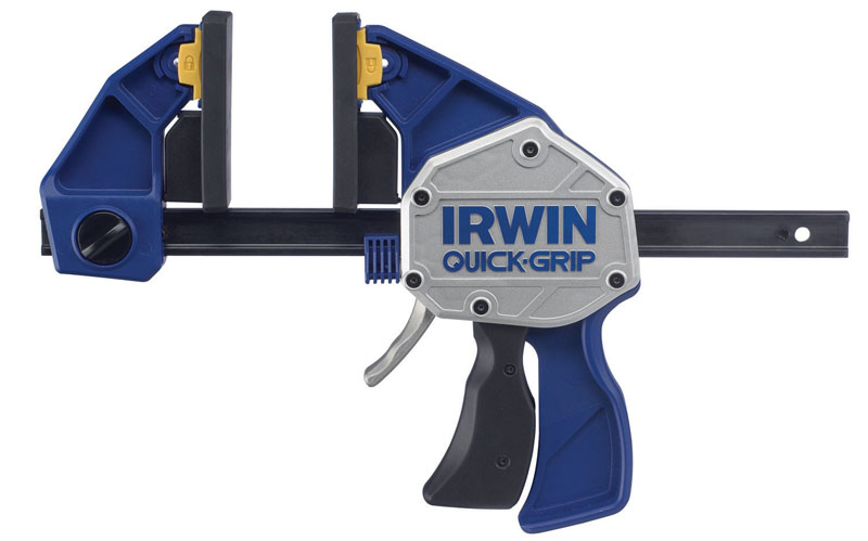 Струбцина Irwin Quick Grip XP, 45 см10505944 Струбцина Irwin Quick Grip XP, 45 см10505944Струбцина Irwin Quick Grip XP, автоматическая используется для фиксации и сжатия всевозможных заготовок и деталей во время склеивания, закрепления на столярном верстаке или станке. Многопозиционные губки можно устанавливать в любом месте на штанге и легко преобразовывать в расширитель. Максимальное сжатие с силой 250 кг.