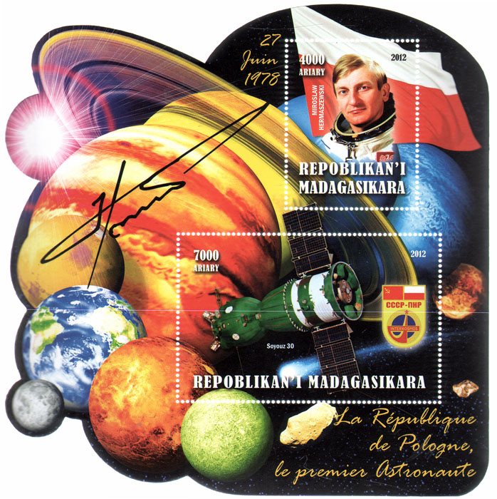 Почтовый блок Первый космонавт Польши. Мадагаскар. 2012 годL2070 E Почтовый блок Первый космонавт Польши. Мадагаскар. 2012 годL2070 EПочтовый блок Первый космонавт Польши. Мадагаскар. 2012 год. Размер блока 14,5 х 14,5 см. Размер марок 8 х 5 см, 5 х 4 см. Сохранность хорошая.
