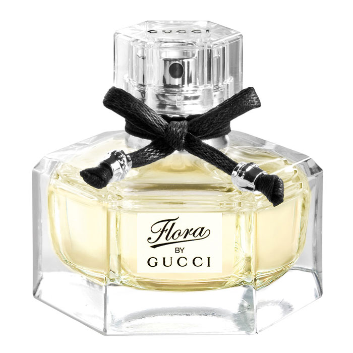 Gucci Туалетная вода Flora Glorious Mandarin, 50 мл0737052643403 Gucci Туалетная вода Flora Glorious Mandarin, 50 мл0737052643403Верхние ноты Flora by Gucci Glorious Mandarin от Gucci представлены пионом и мандарином. Сердечные ноты созданы с помощью запаха жасмина и коктейля Пинаколада. Завершают развитие аромата базовые ноты. В их состав входит запах мускуса, амбры и древесных нот. Верхняя нота: Мандарин, Пион. Средняя нота: Жасмин. Шлейф: Амбра, Древесные ноты, Мускус. Аромат создан вокруг цветка чистоты и свежести - мандарина. Дневной и вечерний аромат.