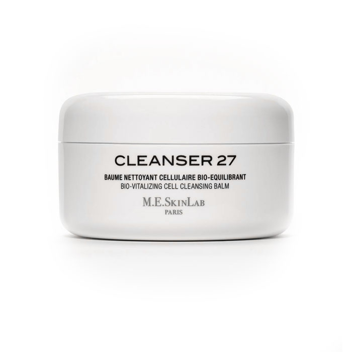 Cosmetics 27 Био-балансирующий бальзам Cleanser 27 для лица, очищающий, 125 млCM27003 Cosmetics 27 Био-балансирующий бальзам Cleanser 27 для лица, очищающий, 125 млCM27003Био-балансирующий бальзам Cleanser 27 нежно, но тщательно очищает чувствительную, сухую и аллергенную кожу, смывается водой, снимает макияж. Легкое отшелушивающее средство, обновляет кожу. Трехфазовая формула: бальзам, масло и эмульсия. Увлажняет и легко питает кожу. Насыщенные масла (масло ореха макадамия, дерева пракакси) питают, увлажняют, смягчают и защищают кожу. Липофильные ингредиенты устраняют загрязнения и ухаживают за кожей. Био-экстракт центеллы азиатской восстанавливает и регенерирует. Экстракт бамбука имеет природное отшелушивающее действие, удаляет мертвые клетки кожи. Бисаболол и экстракт ромашки успокаивают аллергенную и чувствительную кожу. Бальзам подходит для всех типов кожи. Специально разработан для сухой кожи, испытывающей недостаток жизненной силы. Применение : возьмите небольшое количество очищающего средства с помощью специальной лопатки. Нанесите на сухое лицо, шею и зону декольте. Втирайте в кожу массирующими движениями на протяжении 1...