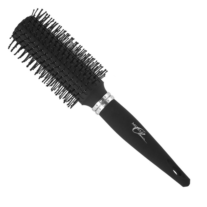 Milen Classik Брашинг для укладки. 321-716321-716 Milen Classik Брашинг для укладки. 321-716321-716Брашинг Milen Classik для укладки волос изготовлен из термостойкого пластика с антистатическими зубцами. Благодаря продуманному дизайну расческа очень удобна в использовании. Окончания зубцов имеют шарообразную форму, что позволяет производить легкий массаж головы, снимая напряжение и не раздражая кожу головы. Характеристики: Материал: пластмасса. Длина расчески: 24 см. Длина зубцов: 1,2 см. Общий диаметр расчески: 5,5 см. Производитель: Германия. Артикул: 321-716. Товар сертифицирован.