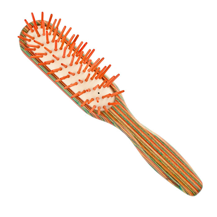 Salon Professional Массажная расческа. 334-73049Z334-73049Z Salon Professional Массажная расческа. 334-73049Z334-73049ZМассажная расческа Salon Professional выполнена из натурального дерева и предназначена для расчесывания волос, массажа головы. Деревянные зубцы стимулируют рост волос и обеспечивают бережный уход за волосами. Характеристики: Материал: натуральное дерево. Длина расчески: 21 см. Длина зубца: 1,5 см. Производитель: Германия. Артикул: 334-73049Z. Товар сертифицирован.