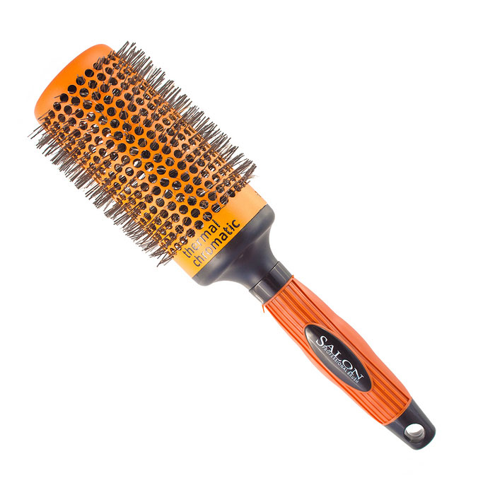 Salon Professional Расческа круглая. 340-9885FVDF340-9885FVDF Salon Professional Расческа круглая. 340-9885FVDF340-9885FVDFКруглая расческа Salon Professional с нейлоновыми зубцами предназначена для укладки волос. Керамический цилиндр позволяет равномерно и быстро распределять тепло. Специальное покрытие Thermal Chromatic является индикатором температуры оптимального нагрева позволяет определить лучшее время для начала укладки волос. Характеристики: Материал: пластмасса, нейлон, керамика. Длина расчески: 26 см. Длина зубцов: 1 см. Общий диаметр расчески: 7 см. Производитель: Германия. Артикул: 340-9885FVDF. Товар сертифицирован.