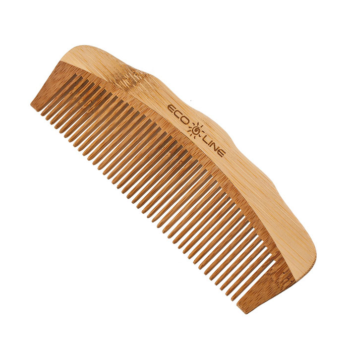 Eco line Solinberg Гребень, карманный. 350-B048350-B048 Eco line Solinberg Гребень, карманный. 350-B048350-B048Гребень Eco Line для волос изготовлен из дерева. Изделия из дерева более прочные, легкие и долговечные. Они прекрасно подходят как для профессионального, так и для домашнего применения. Дерево является самым экологическим чистым материалом. Натуральные изделия обладают антибактериальным эффектом. Характеристики: Материал: дерево. Размер гребня: 16 см х 5,5 см х 0,5 см. Артикул: 350-B048. Производитель: КНР. Товар сертифицирован.