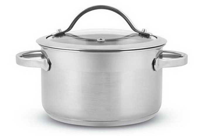 Кастрюля Appetite Classic с крышкой, 3,6 лSH02363 - 20см Кастрюля Appetite Classic с крышкой, 3,6 лSH02363 - 20смКастрюля Appetite Classic, изготовленная из высококачественной нержавеющей стали с комбинацией зеркальной и матовой полировки, имеет трехслойное термоаккумулирующее дно. Особая конструкция дна способствует высокой теплопроводности и равномерному распределению тепла. Материал удерживает тепло по всей поверхности изделия, благодаря чему пища равномерно и быстро нагревается. Кастрюля оснащена двумя удобными ручками из нержавеющей стали. Ручки не перегреваются во время приготовления при правильном положении изделия на плите. Крышка, выполненная из термостойкого стекла, позволит вам следить за процессом приготовления пищи. Крышка оснащена металлическим ободом и отверстием для выпуска пара. Кастрюля идеальна для приготовления здоровой пищи с минимальным количеством жира, что обеспечивает снижение потери полезных витаминов, минеральных веществ и сохраняет аромат приготовляемых блюд. Кастрюля Appetite Classic очень удобна в использовании, практична и элегантна, ее легко...