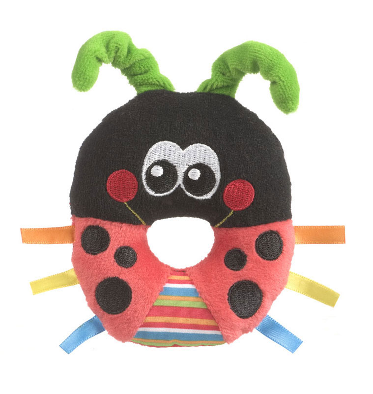 Игрушка-погремушка Playgro Божья коровка0182628 Игрушка-погремушка Playgro Божья коровка0182628Игрушка-погремушка Божья коровка не оставит вашего малыша равнодушным и не позволит ему скучать! Игрушка выполнена из плюшевой ткани в виде забавной божьей коровки. Малышу будет очень удодбно держать игрушку в своих маленьких ручках благодаря особой форме. Он научится хватать предметы, держать их не роняя. Если потянуть божью коровку за маленькие рожки, они всегда будут возвращаться в исходное положение. Приятный звон погремушки успокоит вашего малыша и займет на длительное время.