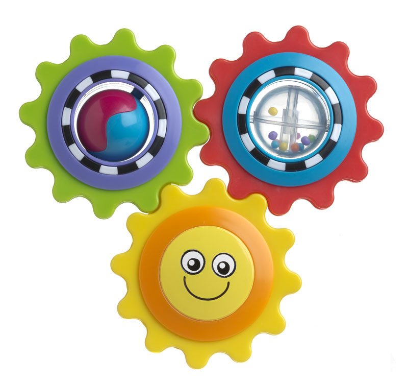 Playgro Развивающая игрушка Twirly Trio4082647 Playgro Развивающая игрушка Twirly Trio4082647Развивающая игрушка Playgro Twirly Trio привлечет внимание вашего малыша и не позволит ему скучать! Игрушка выполнена из безопасного пластика представляет собой три соединенные шестеренки красного, салатового и желтого цветов. Прокручивание одной шестеренки приводит в движение остальные. Перебирая яркие шестеренки в своих ручках, малыш не только тренирует моторику, координацию и развивает тактильные ощущения, но и учится логически мыслить. Яркие шарики внутри красной шестеренки побуждает малыша концентрировать взгляд на мелких движущихся объектах. Двухцветный шарик в зеленой шестеренке учит малыша более четко различать цвета и объекты при движении. С обратной стороны солнышка находится небольшое безопасное зеркальце. Яркая развивающая игрушка Playgro Twirly Trio поможет ребенку в развитии цветового и звукового восприятия, концентрации внимания, мелкой моторики рук и координации движений.