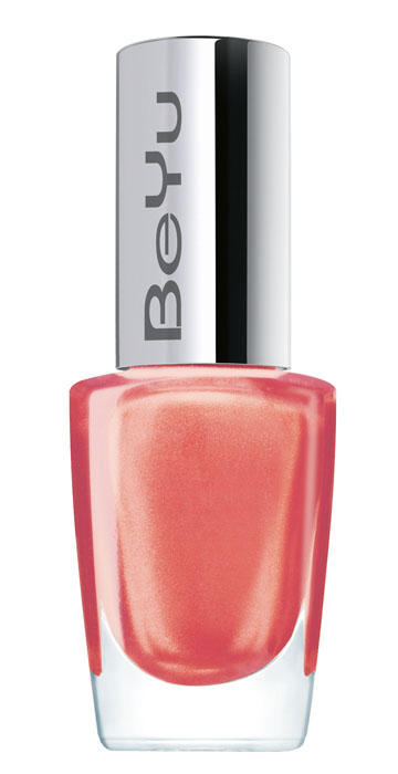BeYu Стойкий лак для ногтей Long-Lasting, тон №413, коралловый перламутр, 8 мл310.413 BeYu Стойкий лак для ногтей Long-Lasting, тон №413, коралловый перламутр, 8 мл310.413Долго держащийся лак для ногтей BeYu Long-Lasting, в новом дизайне и с улучшенной текстурой. Новая структура лака Long-Lasting гарантирует идеально гладкий и ровный маникюр. Благодаря улучшенной форме кисточки нанесение стало более комфортным и простым. Кисточка имеет плоскую и одновременно широкую форму, благодаря чему нанесение лака, даже для непрофессионалов, происходит равномерно и точно. Текстура лака и кисточка идеально сочетаются между собой. Лак наносится максимум в два слоя, текстура идеально покрывает ногти и придает им бриллиантовый, ультра сияющий цвет. Этот лак для ногтей быстро сохнет и держится, благодаря своей супер стойкости, очень долго. Завершается повторный выпуск ряда лаков для ногтей BeYu простой формой флакона. Супер стойкий. Быстро сохнет.
