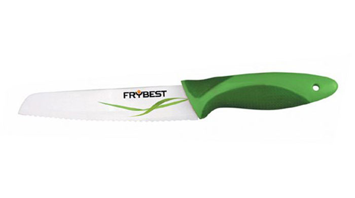 Нож для резки хлеба Frybest, керамический, цвет: зелёный, белый, 15 смFBK6 Нож для резки хлеба Frybest, керамический, цвет: зелёный, белый, 15 смFBK6Керамический нож Frybest предназначен для нарезания хлебобулочных изделий, не сминая их и не кроша середину. Лезвие ножа с зубчатой режущей кромкой выполнено из керамики по инновационной технологии двойного закаливания, обладает уникальными антибактериальными свойствами. Кроме того, керамические ножи устойчивы к появлению пятен и коррозии. Процесс резки происходит плавно и легко, а острота лезвий позволяет без усилий нарезать даже сложные продукты, такие как свежий мягкий хлеб. Нож не оставляет после себя запаха и послевкусия стали, что позволяет полностью сохранить свежесть продуктов. Удобная рукоятка, выполненная из пластика желтого цвета, обеспечивает дополнительный комфорт во время использования. Нож для хлеба Frybest станет незаменимым аксессуаром на вашей кухне и поможет в приготовлении ваших любимых блюд.