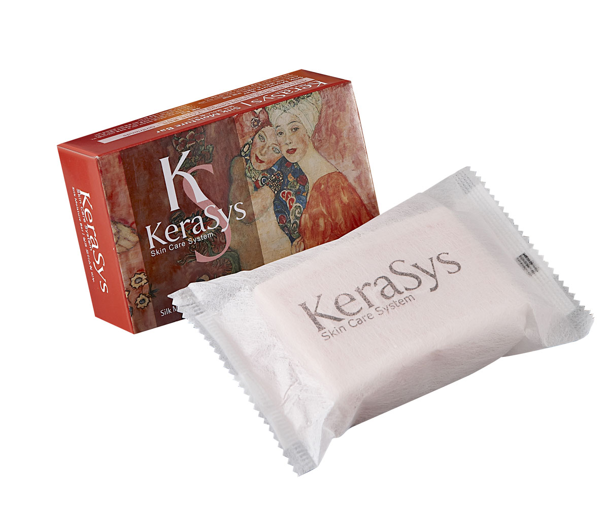 Kerasys Мыло Silk Moisture, косметическое. 100 г869697 Kerasys Мыло Silk Moisture, косметическое. 100 г869697Мыло Kerasys Silk Moisture содержит экстракты альпийских трав, которые успокаивают кожу. Миндальное масло смягчает и увлажняет кожу, придает ей упругость и эластичность, предупреждает преждевременное старение. Нежный персиковый аромат дарит коже ощущение комфорта и блаженства.