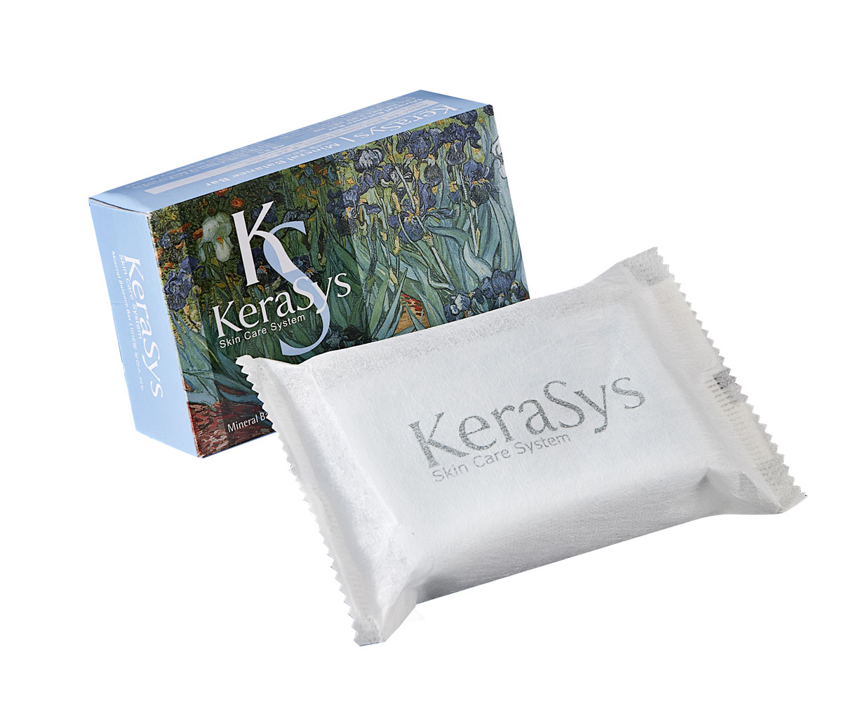 Kerasys Мыло Mineral Balance, косметическое. 100 г869710 Kerasys Мыло Mineral Balance, косметическое. 100 г869710Мыло Kerasys Mineral Balance содержит экстракты альпийских трав, которые успокаивают кожу. Морские минералы придают коже тонус, делают ее упругой. Миндальное масло смягчает и увлажняет кожу, придает ей упругость и эластичность, предупреждает преждевременное старение. Аромат грейпфрута и зеленых оливок поднимают настроение и дарят ощущение чистоты и свежести надолго. Характеристики: Вес: 100 г. Артикул: 869710. Производитель: Корея. Товар сертифицирован.