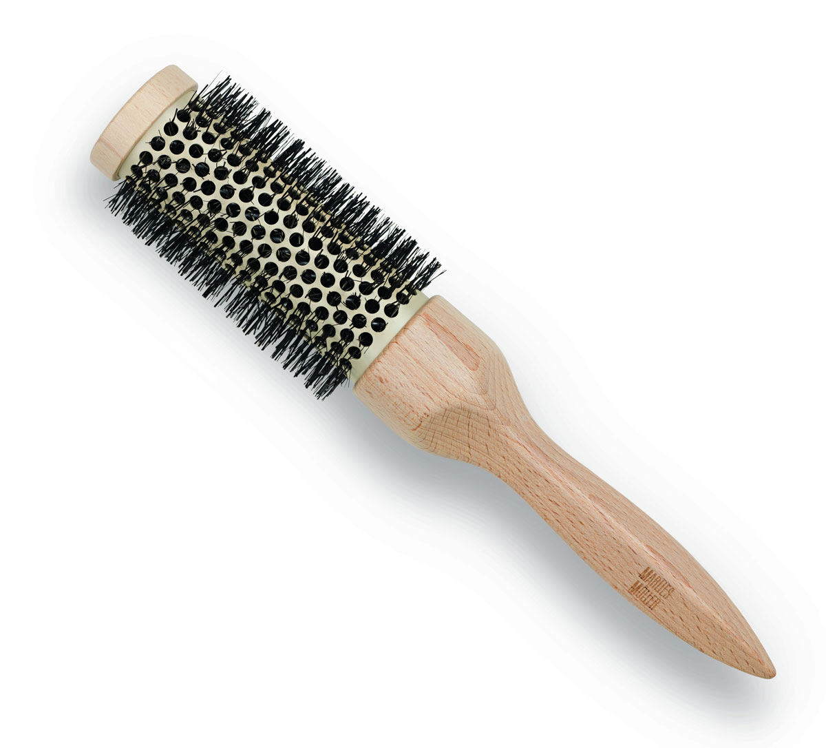Marlies Moller Щетка для укладки волос, с термо-керамической защитой21008MM Marlies Moller Щетка для укладки волос, с термо-керамической защитой21008MMСамая быстрая и безопасная сушка. Керамика мгновенно нагревается до безопасной температуры и держится, никогда не перегревается, не портит волосы. Очень быстрая укладка, очень большой, устойчивый объем. Щетка идеальна для создания сложных причесок, она мгновенно фиксирует направление прически. Не спутывают волосы. Комбинация буковой древесины и углеродной основы щетки позволяет поглощать тепло от фена, защищая волосы от перегрев. Обеспечивает равномерную мягкую сушку в процессе укладки. Обладает антистатическим эффектом. Можно использовать на мокрых волосах для ускоренной сушки и укладки. На сухих волосах для быстрого и несложного рестайлинга, когда это необходимо