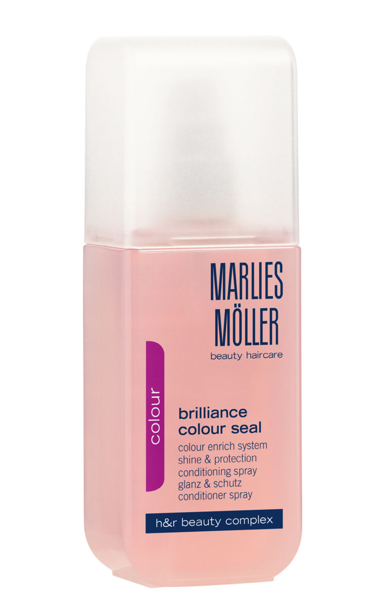 Marlies Moller Кондиционер-спрей Brilliance Colour, для окрашенных волос, 125 мл21014MM Marlies Moller Кондиционер-спрей Brilliance Colour, для окрашенных волос, 125 мл21014MMКондиционер-спрей - это несмываемый уход, альтернатива обычному смываемому кондиционеру. Несмываемое средство находится на волосах дольше, следовательно, работает эффективнее. Эффективно защищает волосы от солнца и выгорания. Предотвращает вымывание цвета. Дает интенсивный блеск без утяжеления. Укрепляет волосы от корней до самых кончиков. Восстанавливает внутреннюю структуру волоса, волосы гладкие, сияющие и эластичные. Облегчает расчесывание. Оказывает антистатический эффект. Мягкое средство без силиконов позволяет частое применение. После применения шампуня нанесите небольшое количество спрея на сухие или подсушенные полотенцем волосы по мере необходимости. Не смывайте.