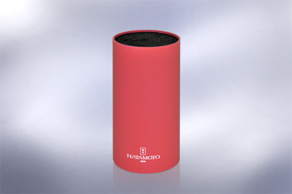 Подставка для ножей круглая HATAMOTO COLOR, RedPWBS-15D-RED Подставка для ножей круглая HATAMOTO COLOR, RedPWBS-15D-REDПодставка Hatamoto Color - простота конструкции, уникальность и долговечность. Благодаря своему наполнителю, подставка Hatamoto Color, универсальна и подходит для любых видов ножей. Полипропиленовые волокна наполнителя образуют структуру, подобную щетке. Нож достаточно просто воткнуть в подставку — и она надежно удержит его и защитит от механических повреждений в отличие от ящика для хранения столовых приборов. Подставка отвечает всем гигиеническим требованиям, так как наполнитель изготовлен из полипропилена - экологически чистого материала, устойчивого к высоким температурам и химическим воздействиям, который легко вынимается и моется, в том числе, и в посудомоечной машине. Простой уход, гигиеничность и легкость в использование - вот главное отличие подставки Hatamoto Color от устаревшей деревянной с прорезями. Подставки Hatamoto Color выпускаются в большой цветовой гамме (8-мь цветов) и не смотря на незначительные размеры (22,5см * 11см) подходит для одновременного хранения...