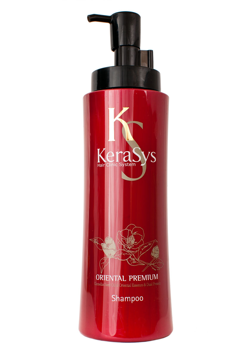Шампунь KeraSys. Oriental Premium для волос, 600 мл870990 Шампунь KeraSys. Oriental Premium для волос, 600 мл870990Шампунь KeraSys. Oriental Premium защищает от ультрафиолетовых лучей. Восточные травы помогают защитить кожу головы от вредных воздействий и компенсируют нехватку коже липидов. Присутствующие в составе ингредиенты укрепляют корни волос. Дуопротеин восстанавливает поврежденные волосы. Кератин делает поврежденные волосы более здоровыми и шелковистыми. Типы волос: для всех типов волос. Характеристики: Объем: 600 мл. Артикул: 870990. Товар сертифицирован.