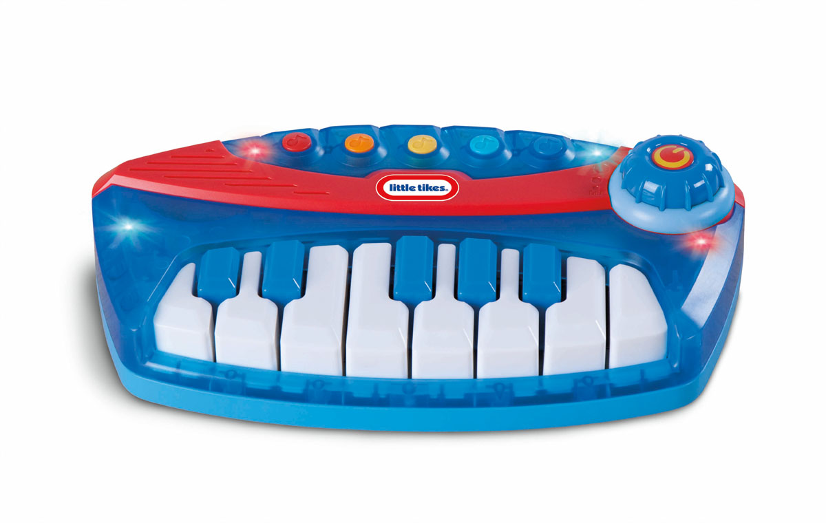 Игрушка музыкальная Little Tikes Пианино626197 Игрушка музыкальная Little Tikes Пианино626197Яркая музыкальная игрушка Little Tikes Пианино выполнена из безопасного пластика синего и красного цветов в виде небольшого пианино и оснащена световыми и звуковыми эффектами. На панели пианино расположены 13 клавиш, воспроизводящих ноты, и 5 кнопок, при нажатии на которые ребенок сможет прослушать различные мелодии и использовать их для составления собственных шедевров. Звуки мелодий сопровождаются миганием разноцветных лампочек на панели игрушки, воспроизведение ноты - подсвечиванием данной клавиши. Игрушка включается при поворачивании колесика, имеет два режима громкости. Музыкальная игрушка Little Tikes Пианино способствует развитию у ребенка музыкальных способностей, а также цветового и звукового восприятия, мелкой моторики рук и воображения. С помощью этого пианино ребенок сможет порадовать друзей и близких великолепным концертом! Характеристики: Размер игрушки (ДхШхВ): 25 см х 14 см х 6 см. Размер упаковки (ДхШхВ): ...