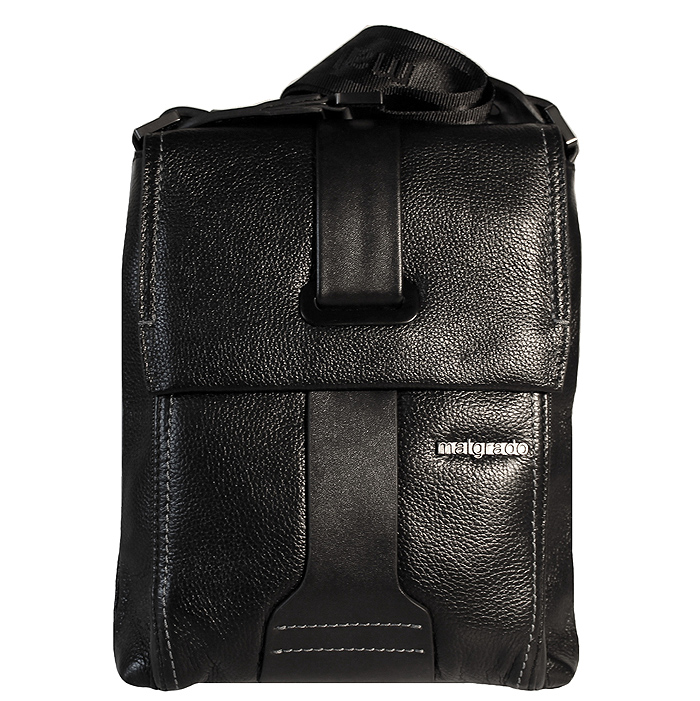 Сумка мужская Malgrado, цвет: черный. BR11-388C1836BR11-388C1836 black Сумка мужская Malgrado, цвет: черный. BR11-388C1836BR11-388C1836 blackОригинальная мужская сумка Malgrado из натуральной кожи черного цвета. Сумка закрывается на застежку-молнию и клапаном на магнитную кнопку. Внутри одно отделение, вшитый карман на молнии, открытый кармашек для телефона и два кармашка для пишущих принадлежностей. Под клапаном имеется дополнительный карман на молнии. Также на внешней стороне расположен открытый карман, который закрывается на магнитную кнопку. В комплекте плечевой текстильный ремень и чехол для хранения.