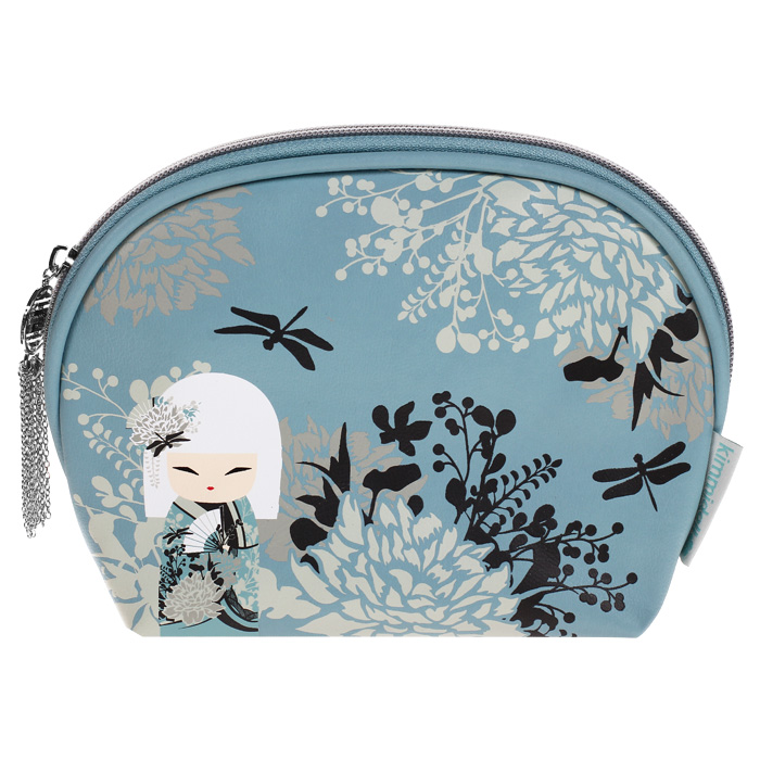 Косметичка Kimmidoll Миюна (Элегантность), 21 см х 16 см х 6,5 см. KF0824KF0824 Косметичка Kimmidoll Миюна (Элегантность), 21 см х 16 см х 6,5 см. KF0824KF0824Косметичка Kimmidoll Миюна (Элегантность), выполненная из искусственной кожи, придется по душе всем ценителям стильных вещиц. Она отлично подойдет для хранения косметики и нужных вещей. Косметичка закрывается на молнию, бегунок которой украшен круглой металлической подвеской с цепочками. Внутри - один вместительный отдел. Косметичку можно использовать как пенал или дорожную аптечку. Привет, меня зовут Миюна. Я талисман элегантности и изящества. Я - очаровательная и терпеливая. Ваш простой, но изысканный стиль воплощают вечные достоинства моего духа. Пусть ваша природная грация и неувядающая красота отражается во всем, что вы делаете, вдохновляя всех тех, кто любит и восхищается вами. Характеристики: Материал: искусственная кожа, текстиль, металл. Цвет: белый, голубой. Размер косметички: 21 см х 16 см х 6,5 см. Размер упаковки: 21 см х 20 см х 2 см. Артикул: KF0824.