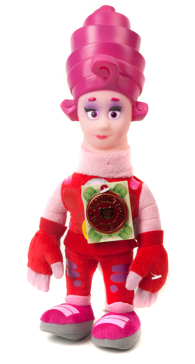 Игрушка Фиксики Мася, 30 смV41453/29 Игрушка Фиксики Мася, 30 смV41453/29Игрушка Фиксики Мася привлечет внимание вашего ребенка и не позволит ему скучать. Она выполнена из текстильного материала и пластика в виде Маси - персонажа популярного мультсериала Фиксики. Если нажать на животик игрушки, она начнет воспроизводить забавные фразы. Ваш малыш будет часами играть с игрушкой, придумывая различные истории. Порадуйте его таким замечательным подарком! Мася - жена Папуса, мать их двоих детей. У Маси жизнерадостный и уравновешенный характер. Она любит чистоту и порядок, способна к рутинной работе. Мася — фиксик высокой квалификации, а если речь идёт о кухонной технике, то она не уступит даже самому Папусу. Характеристики: Размер игрушки: 12 см х 8 см х 30 см.