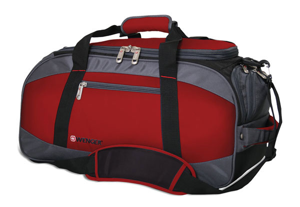 Сумка Wenger Mini Soft Duffle, цвет: красный, объем 34 л52744165 Сумка Wenger Mini Soft Duffle, цвет: красный, объем 34 л52744165Даже убежденный городской житель, готовый воспевать урбанизацию, может рассказать не одну и не две истории о своих вылазках на природу, которые наверняка принесли массу приятных впечатлений. Скорее всего потому, что опасения об отсутствии комфорта оказались более надуманными, нежели реальными. Должны предупредить вас - качественная и правильно подобранная экипировка принесет вам огромное удовольствие от активного отдыха. Если вы не готовы к такому повороту событий, то даже не стоит думать о хороших, удобных и универсальных рюкзаках и сумках швейцарской фирмы Wenger. Уже более столетия выпуская незаменимые в походах, как военных, так и гражданских, многофункциональные ножи, эта компания начала активные разработки в сфере снаряжения для современных и активных людей. Поэтому стоит рассказать о том, что такое, в частности, рюкзаки и сумки Wenger. Компания остается верна своим принципам, за какое дело не пришлось бы взяться ее специалистам. Неудивительно, что каждый рюкзак и сумка...