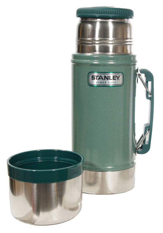 Термос Stanley Legendary Classic Food Flask, с широким горлом, цвет: темно-зеленый, 0,7 л10-01229-020 Термос Stanley Legendary Classic Food Flask, с широким горлом, цвет: темно-зеленый, 0,7 л10-01229-020Термос Stanley Legendary Classic Food Flask с широкой горлышком прекрасно подойдет для транспортировки продуктов питания, напитков или супов. Он будет незаменим во время путешествий, поездок на пикник или на дачу. Особенности термоса Stanley Legendary Classic Food Flask: - наружное покрытие - абразивостойкая эмаль; - корпус и внутренняя колба выполнены из нержавеющей стали; - удержание тепла - 15 ч; - удержание холода - 15 ч; - вакуумная изоляция; - прочная пластиковая ручка; - герметичность; - крышка может использоваться как термостакан. Высота термоса (с учетом крышки): 26,5 см. Диаметр основания термоса: 10 см. Диаметр пластиковой чашки (по верхнему краю): 9,5 см. Диаметр горлышка: 7 см. Гарантийный срок 5 лет. Возврат товара возможен только через сервисный центр. Гарантийный центр: м. ВДНХ, Ботанический сад 129223, г. Москва, Проспект Мира, 119, ВВЦ, строение...