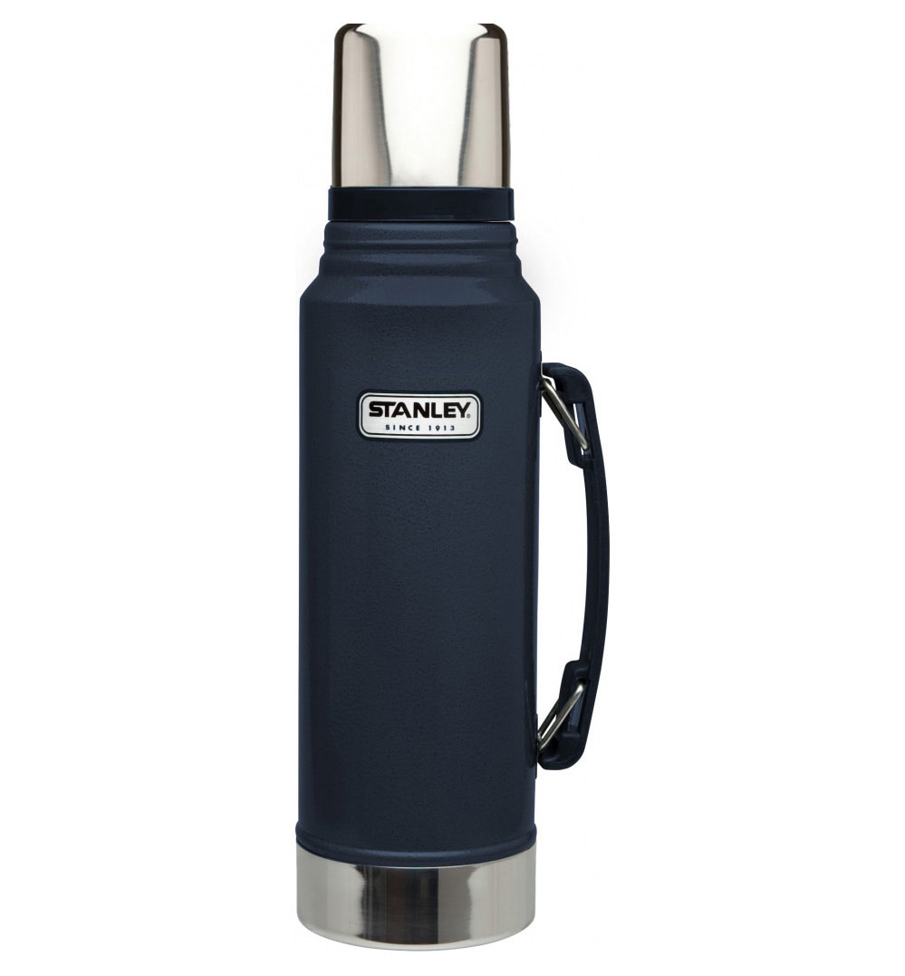 Термос Stanley Classic Vacuum Flask, с широким горлом, цвет: темно-синий, 1 л10-01254-042 Термос Stanley Classic Vacuum Flask, с широким горлом, цвет: темно-синий, 1 л10-01254-042Термос Stanley Classic Vacuum Flask с широким горлышком прекрасно подойдет для транспортировки напитков или супов. Он будет незаменим во время путешествий, поездок на пикник или на дачу. Особенности термоса Stanley Classic Vacuum Flask: - наружное покрытие - абразивостойкая эмаль; - корпус и внутренняя колба выполнены из нержавеющей стали; - сохранение температуры за счет двойных стенок; - вакуумная изоляция; - герметичность; - крышка-термостакан объемом 236 мл; - слив через поворотную колбу; - прочная пластиковая ручка; Удержание тепла и холода 24 часа. Размер термоса: 9,5 см х 9,5 см х 35,5 см. Гарантийный срок 5 лет. Возврат товара возможен только через сервисный центр. Гарантийный центр: м. ВДНХ, Ботанический сад 129223, г. Москва, Проспект Мира, 119, ВВЦ, строение 323 +7 495 974 3494 service@omegatool.ru Время работы сервисного центра: Пн-чт:...