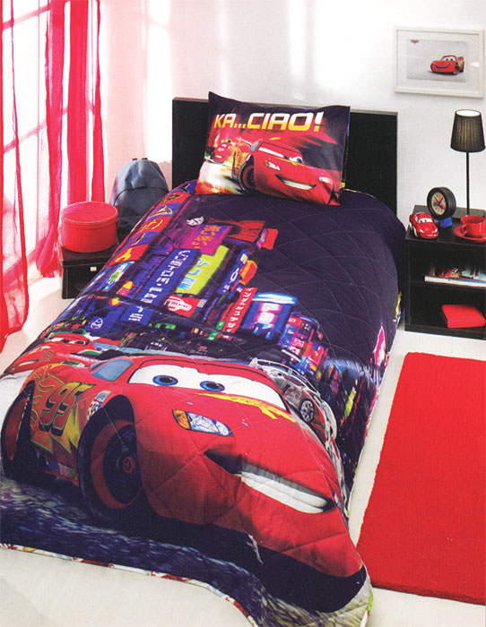 Комплект для спальни детский Disney Cars 2 Movie: покрывало 180 х 240 см, наволочка 50 х 70 см, цвет: мультиколор7015B-8800003867 Комплект для спальни детский Disney Cars 2 Movie: покрывало 180 х 240 см, наволочка 50 х 70 см, цвет: мультиколор7015B-8800003867Детский комплект для спальни Disney Cars 2 Movie выполнен из ранфорса, и украшен яркими рисунками. Комплект состоит из стеганого покрывала с наполнителем из полиэфира и наволочки. Покрывало с наполнителем обладает мягкостью и приятно согревает. Яркий и запоминающийся дизайн комплекта не оставит равнодушным юного любителя анимационного фильма Тачки: покрывало и наволочка украшены красочными рисунками машины из данного фильма на фоне ночного города. Любимые персонажи создадут атмосферу уюта для ребенка. Комплект упакован в пластиковую сумку-чехол на застежке-молнии, а специальная пластиковая ручка делает чехол удобным для переноски. Ранфорс - плотная, в тоже время мягкая натуральная хлопковая ткань. Идеально поддерживает естественный температурный баланс тела. Легко впитывает влагу (до 20% своего веса), оставаясь при этом сухой на ощупь. Важным преимуществом также является тот факт, что ткань не накапливает статического электричества. Этот материал легко...