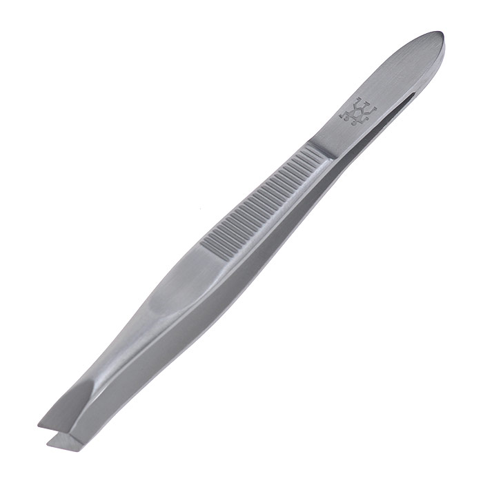 Zwilling Пинцет для бровей Twinox, скошенный. 78161-00178161-001 Zwilling Пинцет для бровей Twinox, скошенный. 78161-00178161-001Пинцет для бровей Zwilling Twinox предназначен для удаления маленьких волосков. Изготовлен из высококачественной нержавеющей стали. Уход: Инструмент предохранять от падения на пол. Использовать только по назначению! Не рекомендуется хранить во влажных помещениях. Хранить в недоступном для детей месте. Характеристики: Материал: нержавеющая сталь. Длина пинцета: 7,5 см. Размер упаковки (ДШВ): 14,5 см х 4,5 см х 1,5 см. Производитель: Германия. Артикул: 78161-001. Товар сертифицирован.