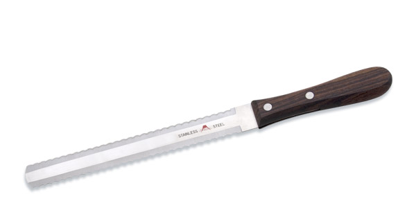 Нож кухонный Tojiro, для костей и замороженной пищи, длина лезвия 19 смFG-3400 Нож кухонный Tojiro, для костей и замороженной пищи, длина лезвия 19 смFG-3400Кухонный нож Tojiro выполнен из высококачественной нержавеющей стали Sus420J2. Благодаря специальным зубчикам нож легко разрезает кости и замороженные продукты. Лезвие обладает высокой прочностью и устойчиво к коррозии. Удобная рукоятка выполнена из дерева. Мыть теплой водой с применением моющего средства.
