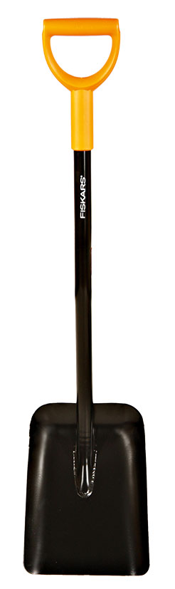 Лопата совковая укороченная Fiskars, 0,82 м132622 Лопата совковая укороченная Fiskars, 0,82 м132622В ассортименте сварных лопат появились две новинки - лопаты серии ЭргоМобайл: штыковая и совковая. Заточенное лезвие лопаты позволяет легко копать и перерезать корни. Сварное соединение между лезвием и черенком обеспечивает надежность и долговечность инструмента. Особенности лопаты: Укороченная совковая лопата подойдет для работы с сыпучими материалами: песком, гравием и т.д Лопата оптимальна для хранения в автомобиле и незаменима круглый год Идеальна для работы в стесненных условиях Характеристики: Материал: металл, пластик. Длина лопаты: 0,82 м. Размер упаковки: 82 см х 23 см х 18 см.