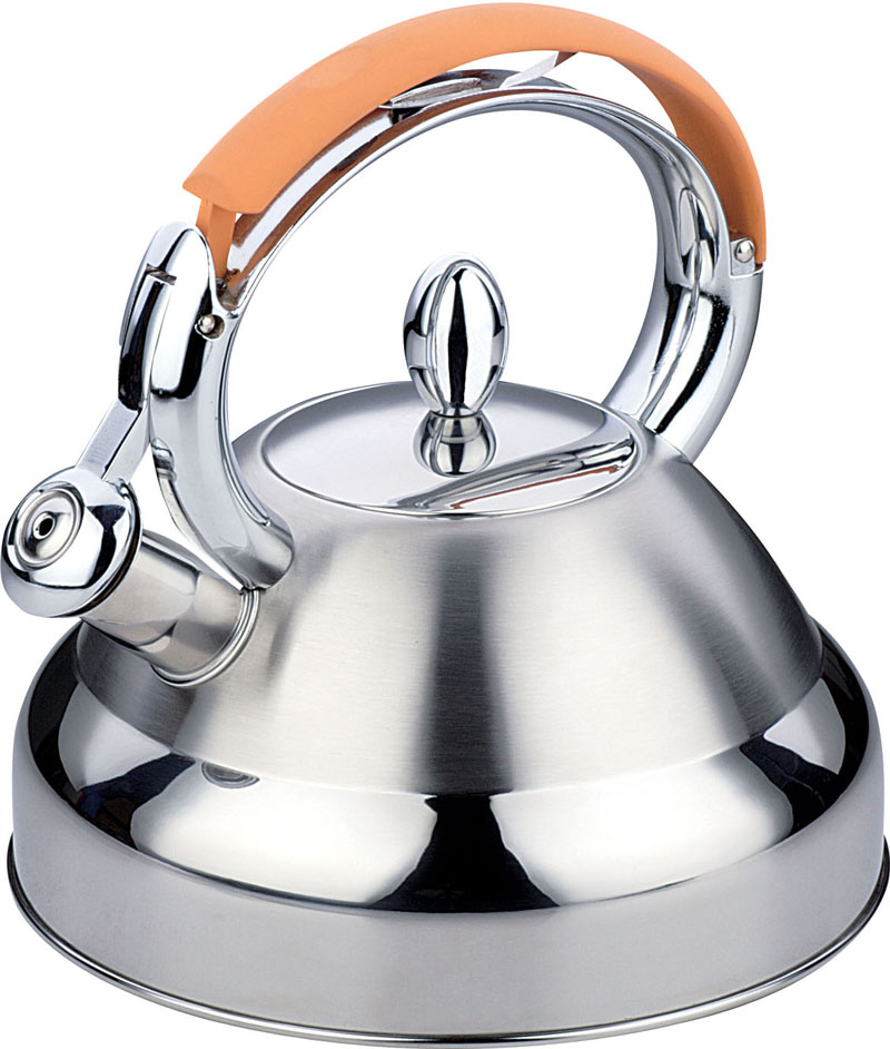 Чайник Bekker De Luxe, со свистком, цвет: оранжевый, 2,7 л. BK-S407BK-S407 оранжевый Чайник Bekker De Luxe, со свистком, цвет: оранжевый, 2,7 л. BK-S407BK-S407 оранжевыйКорпус чайника Bekker De Luxe выполнен из высококачественной нержавеющей стали, что обеспечивает долговечность использования. Капсулированное дно чайника способствует быстрому закипанию воды даже при небольшой мощности конфорок. Комбинация зеркальной и матовой полировки придает изделию приятный внешний вид. Металлическая ручка с оранжевым силиконовым покрытием делает использование чайника очень удобным и безопасным. Носик чайника имеет откидной свисток, звуковой сигнал которого подскажет, когда закипит вода. Положение свистка регулируется при помощи нажатия на ручку чайника. Крышка чайника выполнена из стали. Подходит для использования на всех типах плит, включая индукционные. Можно мыть в посудомоечной машине. Характеристики: Материал: нержавеющая сталь 18/10, силикон. Объем: 2,7 л. Диаметр основания чайника: 22 см. Высота чайника (без учета ручки и крышки): 12 см.