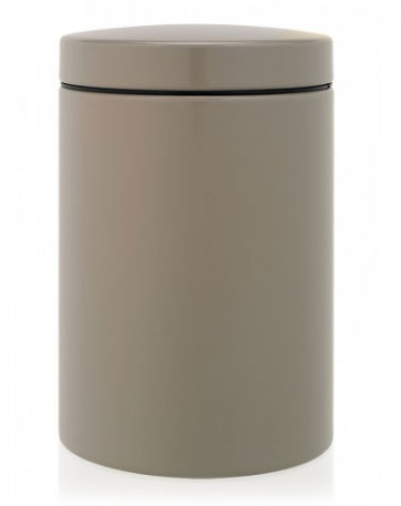 Контейнер для сыпучих продуктов Brabantia, 1,4 л. 425165425165 Контейнер для сыпучих продуктов Brabantia, 1,4 л. 425165425165Контейнер для сыпучих продуктов Brabantia, изготовленный из высококачественной нержавеющей стали, станет незаменимым помощником на кухне. В нем будет удобно хранить разнообразные сыпучие продукты, такие как кофе, крупы, макароны или специи. Контейнер снабжен металлической крышкой. Оригинальный дизайн контейнера позволит украсить любую кухню, внеся разнообразие, как в строгий классический стиль, так и в современный кухонный интерьер. Характеристики: Материал: нержавеющая сталь, пластик. Объем: 1,4 л. Диаметр: 9 см. Высота: 16 см. Толщина стенки: 0,5 мм. Размер упаковки: 16 см х 10,5 см х 10,5 см. Артикул: 425165. Гарантия производителя: 5 лет.