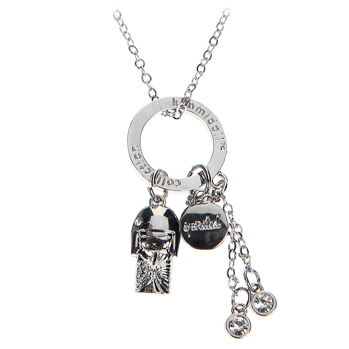 Подвеска женская Kimmidoll Шигеми (Энергия), цвет: серебристый. KF0913KF0913 Подвеска женская Kimmidoll Шигеми (Энергия), цвет: серебристый. KF0913KF0913Очаровательная подвеска на цепочке, выполненная в виде куколки Шигеми и двух дополнительных кулонов из высококачественного металла, оформлена кристаллами Swarovski и упакована в подарочную коробку. Такая подвеска с лазерной гравировкой прекрасно подойдет к любому образу. Размер подвески регулируется. Привет, меня зовут Шигеми! Я талисман энергии. Я смелая и полна энтузиазма. Ваша страстная натура и искренней энтузиазм во всем, что вы делаете, - это проявление моего духа. Пусть ваша жизнь всегда будет яркой и радостной, и окружающий вас мир сияет и светится вместе с вами! Характеристики: Материал: металл, кристаллы Swarovski. Цвет: серебристый. Максимальная длина цепочки: 45-52 см. Размер подвески-куколки: 1,7 см х 1 см х 0,3 см. Размер упаковки: 15,5 см x 6 см x 2 см. Производитель: Китай. Артикул: KF0913.