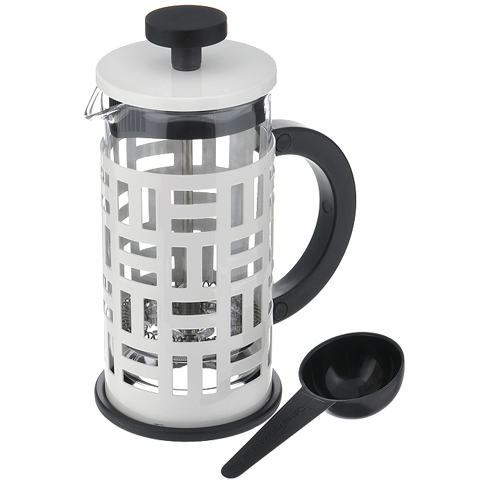 Кофейник Bodum Eileen с прессом, с ложечкой, цвет: белый, 0,35 л11198-913 Кофейник Bodum Eileen с прессом, с ложечкой, цвет: белый, 0,35 л11198-913Кофейник Bodum Eileen представляет собой колбу из термостойкого стекла в цельной оправе из окрашенной нержавеющей стали. Оправа защищает хрупкую колбу от толчков и ударов. Кофейник оснащен стальным фильтром french press, который позволяет легко и просто приготовить отличный напиток. Ненагревающаяся ручка кофейника выполнена из пластика. В комплекте небольшая мерная ложечка из черного пластика. Благодаря такому кофейнику приготовление вкуснейшего ароматного и крепкого кофе займет всего пару минут. Профессиональная серия Eileen была задумана и создана в честь великого архитектора и дизайнера - Эйлин Грей (Eileen Gray). При создании серии были особо учтены соображения функционального удобства. Стильный внешний вид и практичность в использовании сделали Eileen чрезвычайно востребованной серией. Характеристики: Материал: нержавеющая сталь, пластик, стекло. Цвет: белый. Объем: 0,35 л. Диаметр кофейника по верхнему краю: 7 см. Высота стенки...