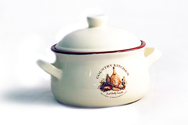 Горшочек Terracotta Сардиния с ручками и крышкой, 0,5 лTLY4098-4-BT-AL Горшочек Terracotta Сардиния с ручками и крышкой, 0,5 лTLY4098-4-BT-ALГоршочек Terracotta Сардиния, изготовлен из жаропрочной керамики и покрыт высококачественной глазурью. Преимущества керамической посуды: - отсутствие выделений химических примесей; - равномерный нагрев; - долгое сохранение температуры; - сохранение витаминов и других ценных питательных веществ. Горшочек Terracotta Сардиния станет отличным подарком для ваших друзей и близких. Можно использовать в СВЧ, духовке и мыть в посудомоечной машине. Характеристики: Материал: керамика. Объем: 0,5 л. Диаметр горшочка по верхнему краю: 14 см. Высота горшочка (без крышки): 9 см. Размер горшочка (с ручками и крышкой): 15,5 см х 20 см х 11,5 см Торговая марка Terracotta - это коллекции разнообразной посуды для сервировки стола, хранения продуктов и приготовления пищи из жаропрочной керамики, покрытой высококачественной глазурью. Изделия Terracotta идеально подходят для выпечки, приготовления ...