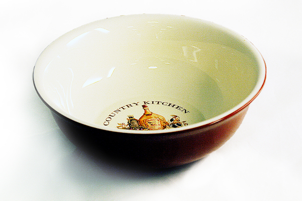 Салатник Terracotta Сардиния, диаметр 22 смTLY308-BT-AL Салатник Terracotta Сардиния, диаметр 22 смTLY308-BT-ALСалатник Terracotta выполнен из жаропрочной керамики и покрыт высококачественной глазурью. Он способен не только украсить ваш дом, но так же пополнить вашу коллекцию. Данная посуда идеально подходит для выпечки, приготовления различных блюд и разогревания пищи в духовом шкафу или микроволновой печи. Может использоваться для хранения продуктов, в том числе в холодильнике.