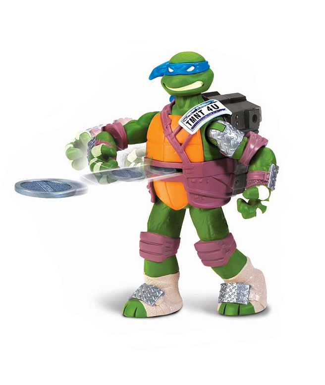 Фигурка Turtles Леонардо, с метательным механизмом, 15 см91101T Фигурка Turtles Леонардо, с метательным механизмом, 15 см91101TФигурка Turtles Леонардо станет прекрасным подарком для вашего ребенка. Она выполнена из прочного пластика в виде персонажа команды TMNT - Черепашки-Ниндзя Леонардо. Голова, руки и ноги фигурки подвижны, что позволит придавать Леонардо различные позы. Фигурка оснащена метательным механизмом. Необходимо вставить входящие в набор диски в виде канализационных люков в отверстие в рюкзаке Леонардо и подвигать фигуркой из стороны в сторону. Люки запустятся автоматически. Ваш ребенок будет часами играть с этой фигуркой, придумывая различные истории с участием любимого героя. Они подверглись мутации и обучались искусству ниндзюцу у великого сэнсэя Сплинтера. Черепашки-Ниндзя готовы выбраться из своего секретного убежища и спасти мир от сил зла! Черепашки-Ниндзя впервые появились на страницах комиксов в далеких 80-х. Черепашки перебрались на телевидение по воле студии Murakami-Wolf-Swenson (MWS) и продолжали радовать своих поклонников в течение десяти лет (1987-1996). 5...