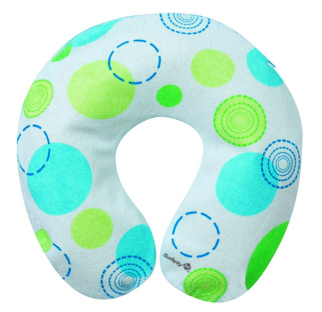 Подголовник детский Safety 1st, надувной38004760 Подголовник детский Safety 1st, надувной38004760Надувная подушечка-подголовник Safety 1st станет незаменимым спутником в ваших семейных путешествиях. Маленькая подушечка удобно обхватывает шею ребенка и поддерживает голову во время поездок на машине, обеспечивая комфортную и безопасную транспортировку. Подголовник состоит из 2 частей: надувной камеры и тканевого чехла из махрового хлопка. Выпустив воздух из подушки, ее можно сложить, и она займет совсем мало места. Подголовник прекрасно смягчает резкие толчки и удары, неизбежные во время движения. Также его можно использовать при купании ребенка в ванне или в бассейне. Характеристики: Размер подголовника: 28 см x 26 см. Размер упаковки (ДхШхВ): 14,5 см х 20 см х 3,5 см.