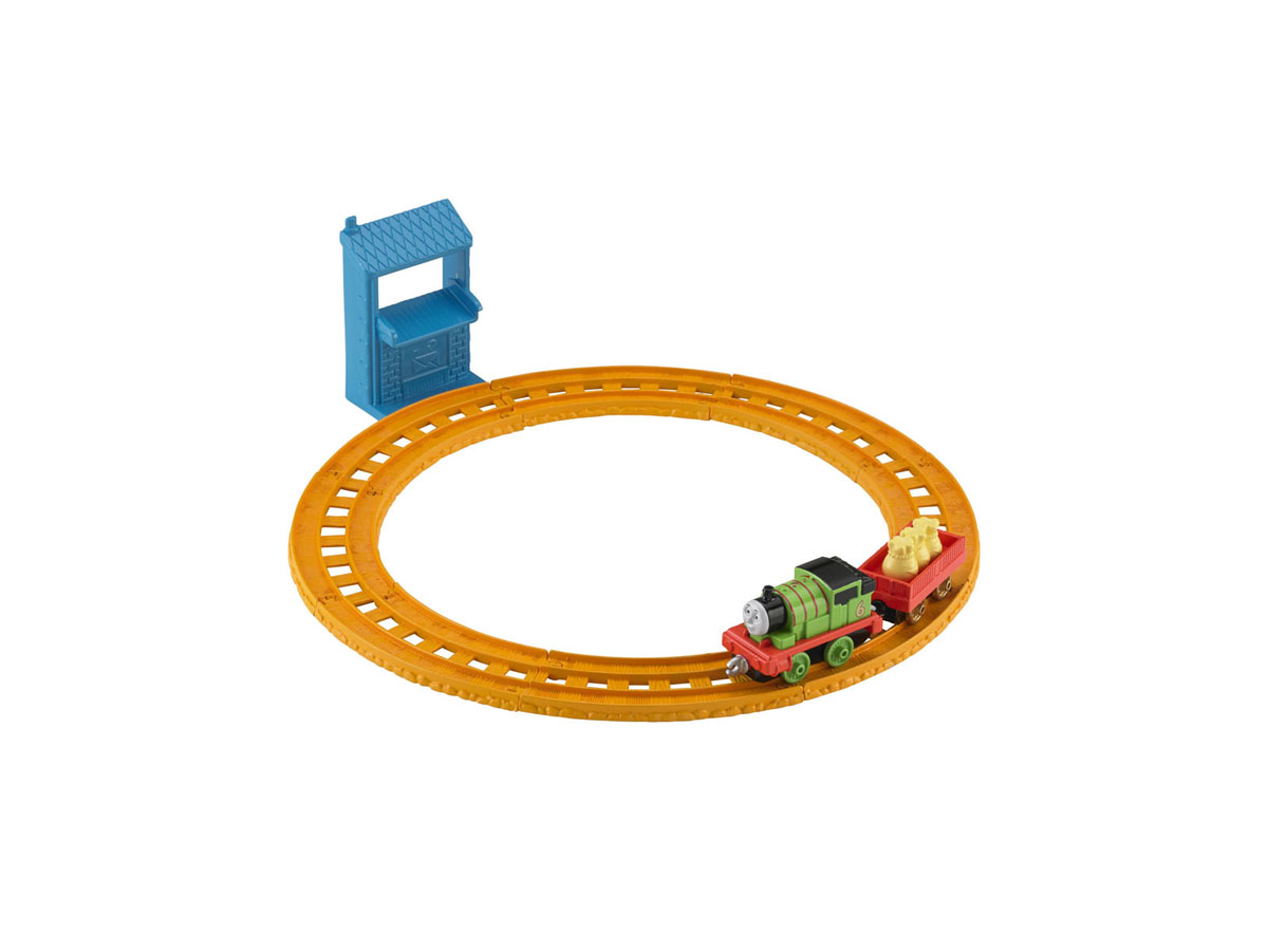 Thomas&Friends Collectors Базовый игровой набор Перси доставляет почтуBLN89/BHR93 Thomas&Friends Collectors Базовый игровой набор Перси доставляет почтуBLN89/BHR93Базовый игровой набор Thomas&Friends Перси доставляет почту привлечет внимание вашего ребенка и не позволит ему скучать. В набор входят элементы для сборки железной дороги, почтовый пункт, посылка в виде трех мешочков и паровозик Перси с дополнительным вагончиком. Ваш ребенок часами будет играть с набором, придумывая разные истории! Характеристики: Материал: пластик, металл. Размер паровозика (ДхШхВ): 7,5 см х 3 см х 4 см. Размер пункта (ДхШхВ): 6 см х 3,5 см х 9,5 см. Размер упаковки (ДхШхВ): 25,5 см х 16,5 см х 5 см.
