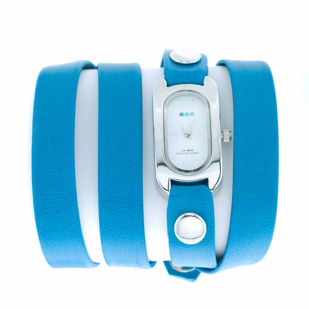 Часы наручные женские La Mer Collections Soho Greecian Blue Silver. LMSOHO1008LMSOHO1008 Часы наручные женские La Mer Collections Soho Greecian Blue Silver. LMSOHO1008LMSOHO1008Часы оснащены японским кварцевым механизмом. Корпус прямоугольной формы выполнен из нержавеющей стали серебристого цвета. Оригинальный кожаный ремешок синего цвета отделан металлическими клепками. Каждая модель женских наручных часов La Mer Collections имеет эксклюзивный дизайн, в основу которого положено необычное сочетание классических циферблатов с удлиненными кожаными ремешками. Оборачиваясь вокруг запястья несколько раз, они образуют эффект кожаного браслета, превращая часы в женственный аксессуар, который великолепно дополнит другие аксессуары и весь образ в целом. Дизайн La Mer Collections отвечает всем последним тенденциям моды и превосходно сочетается с модными сумками, ремнями, обувью и другими элементами гардероба современных девушек. Часы La Mer - это еще и отличный подарок любимой девушке, сестре или подруге на день рождения, восьмое марта или новый год!