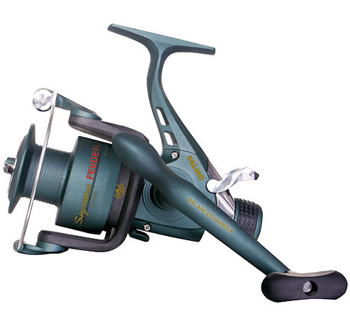Катушка безынерционная Salmo Supreme Feeder System 30BR, 1 подшипник7130BR Катушка безынерционная Salmo Supreme Feeder System 30BR, 1 подшипник7130BRСпециализированная катушка, предназначенная для ловли рыбы на донные оснастки. Мощная среднескоростная катушка обеспечивает эффективное вываживание любой попавшейся на крючок рыбы. Система Feeder System, используемая в данной модели катушки, обеспечивает необходимую величину настройки стравливания лески при поклевке рыбы любого размера. Особенности: Тормоз фрикционный передний (с микрорегулировкой); 1 подшипник шариковый; Система стравливания лески с включателем рамочным; Корпус карбопластовый; Шпуля основная пластиковая (графитовая); Шпуля дополнительная пластиковая (графитовая); Ролик лесоукладователя конусный увеличенный (противозакручиватель); Покрытие ролика лесоукладователя из износостойкого нитрида титана; Рукоятка с винтовым типом фиксации и с возможностью право/левосторонней установки.