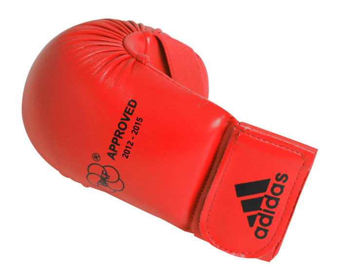Накладки для карате Adidas WKF Bigger, цвет: красный. 661.22. Размер XL661.22 Накладки для карате Adidas WKF Bigger, цвет: красный. 661.22. Размер XL661.22Изогнутые накладки Adidas WKF Bigger с объемным наполнителем необходимы при занятиях спортом для защиты пальцев, суставов и кисти руки в целом от вывихов, ушибов и прочих повреждений. Накладки выполнены из высококачественного полиуретан PU3G. Накладки прочно фиксируются на запястье за счет широкой эластичной ленты на липучке. Удобные и эргономичные накладки Adidas идеально подойдут для занятий карате и другими видами единоборств. Одобрены WKF. Рассчитаны на рост 180-190 см.